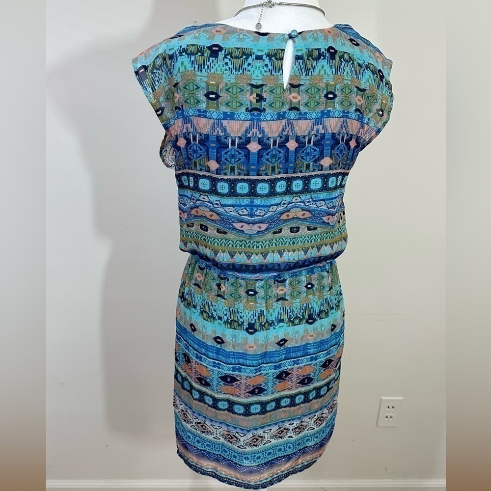 City Triangle’s sz sm dress in an abstract design. Sheer fabric with a lining - Picture 7 of 13